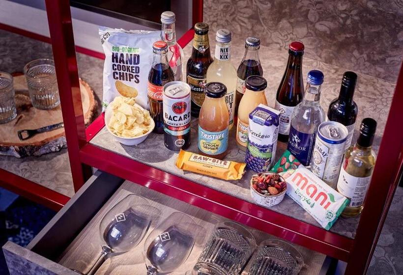 Номер Стандарт, Carlton Square