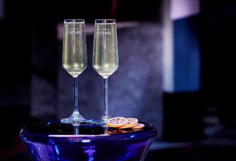 Номер Стандарт, Carlton Square