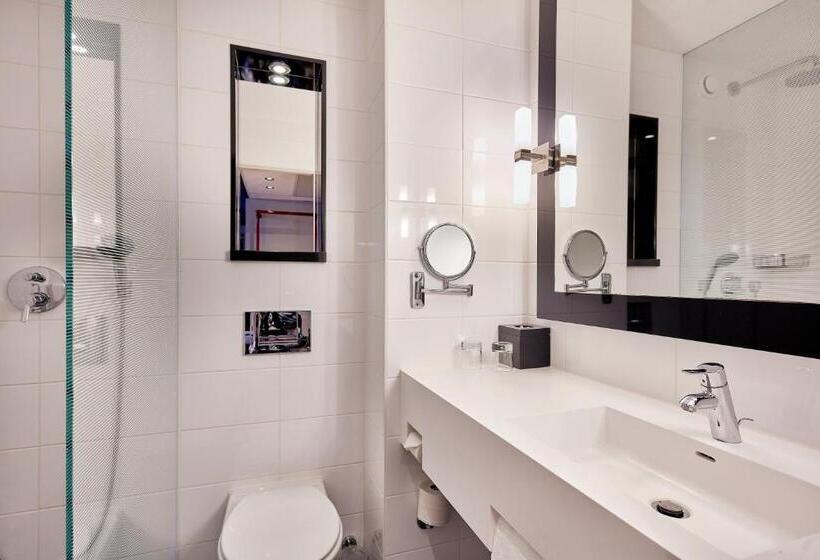 Номер Стандарт, Carlton Square