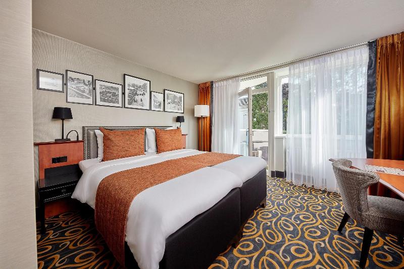 Standard Room with Balcony, Carlton Square