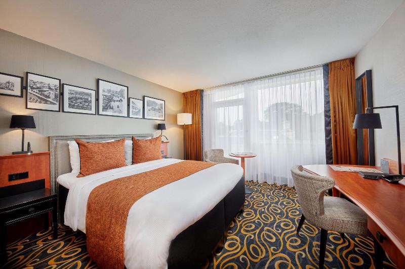 Standard Room with Balcony, Carlton Square