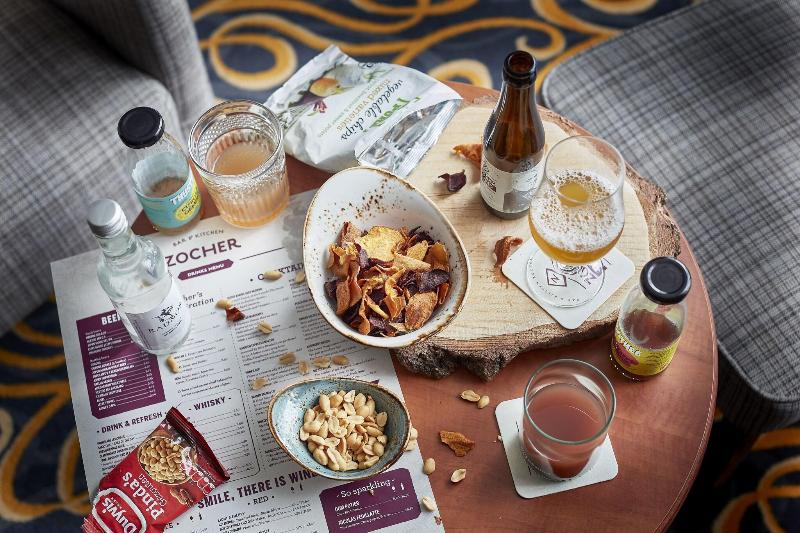 Номер Deluxe с Балконом, Carlton Square