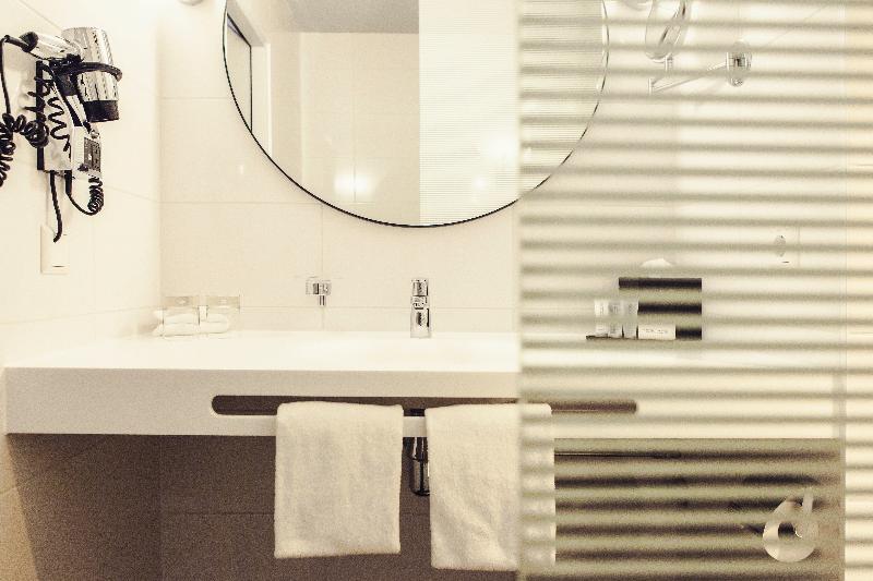 Номер Стандарт, Carlton Square