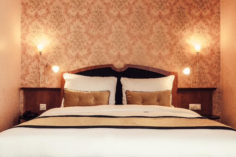 Номер Стандарт, Carlton Square