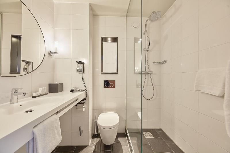 Standard Room, Carlton Square