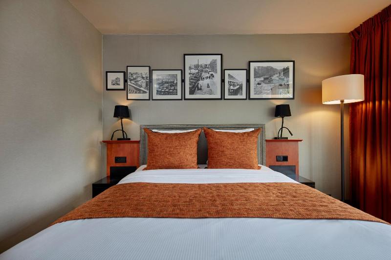 Номер Стандарт, Carlton Square