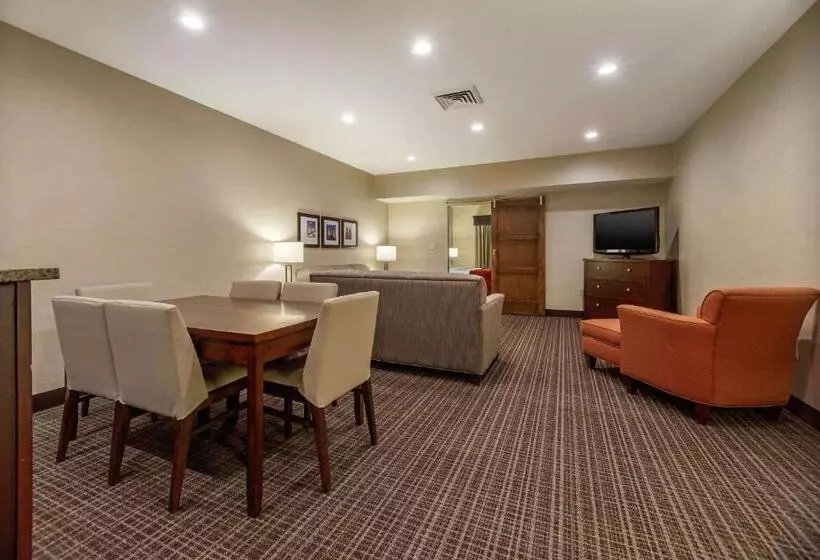 سوییت سوپریور, Comfort Suites