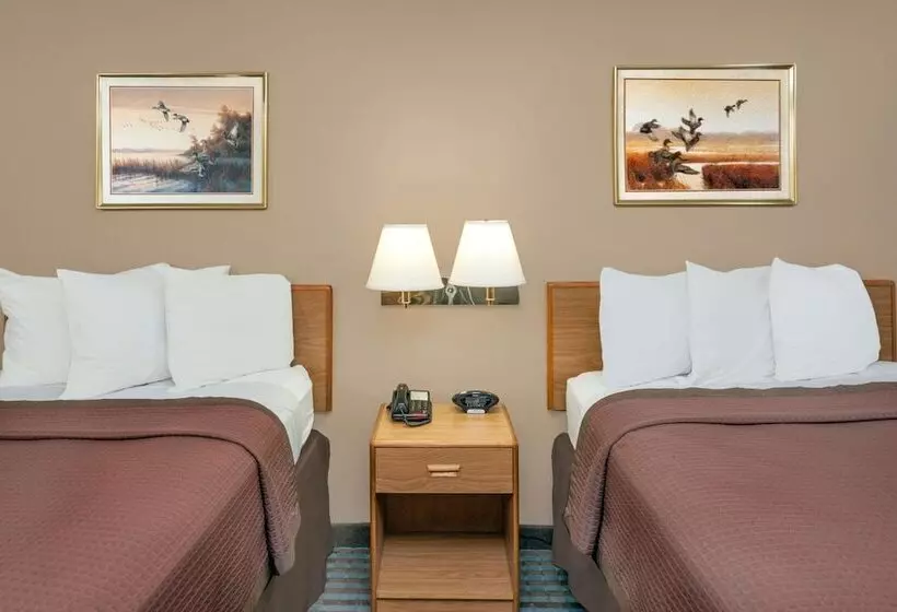２ダブルベッドのスタンダードルーム, Days Inn By Wyndham Charleston