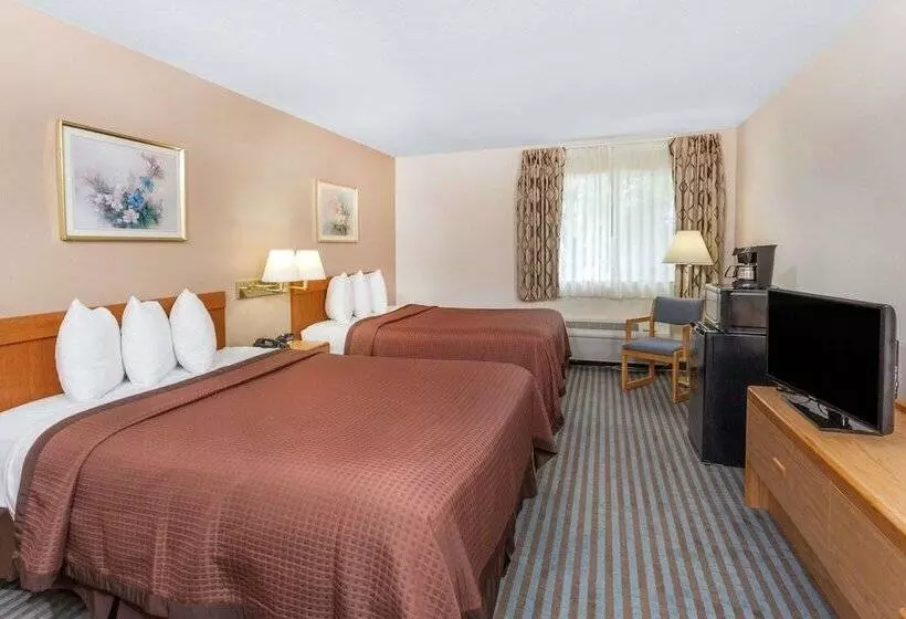 ２ダブルベッドのスタンダードルーム, Days Inn By Wyndham Charleston