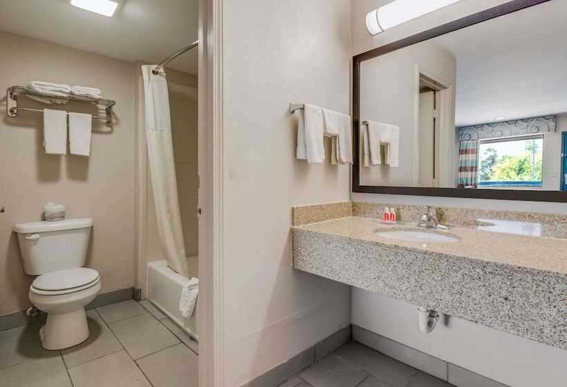 Номер Стандарт 2 Двуспальные Кровати, Econo Lodge Inn & Suites