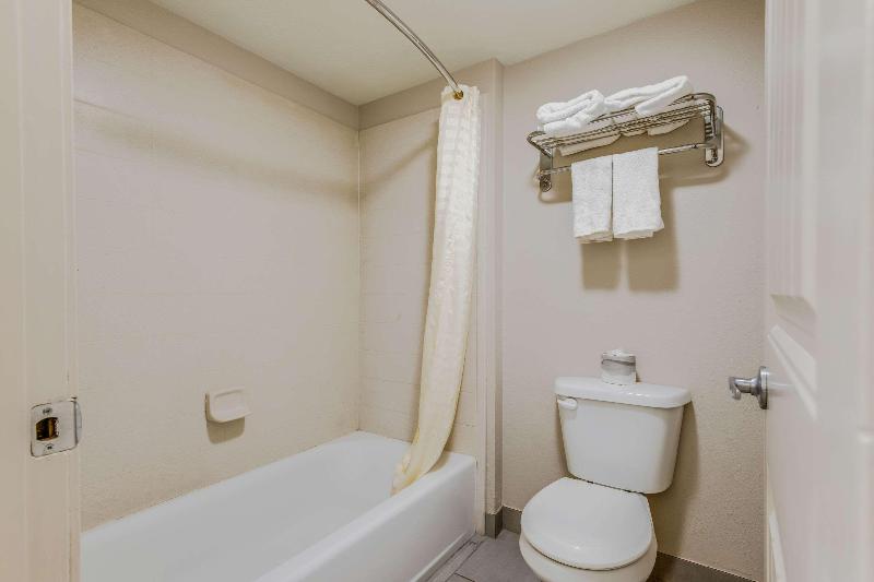 جناح لذوى الاحتياجات الخاصة, Econo Lodge Inn & Suites