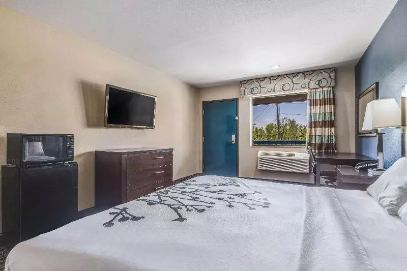Standard-invahuone King-vuode, Econo Lodge Inn & Suites