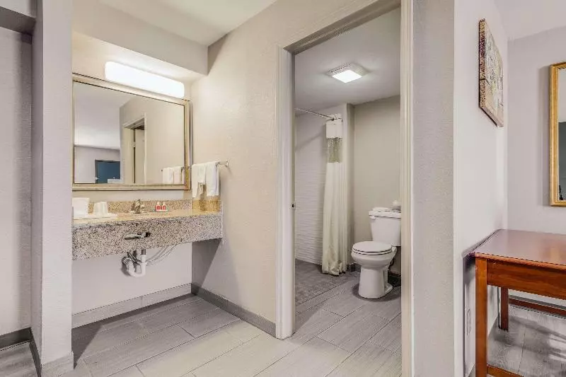 Standard-invahuone King-vuode, Econo Lodge Inn & Suites
