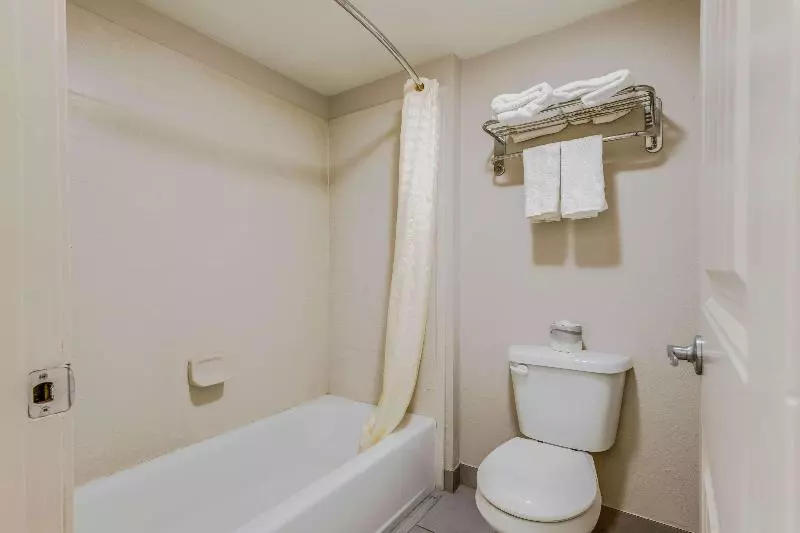 Standard-invahuone King-vuode, Econo Lodge Inn & Suites