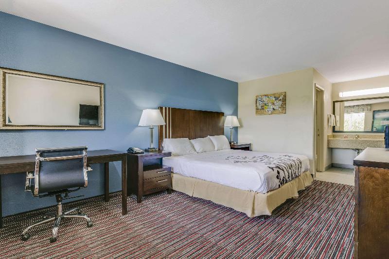 غرفة قياسية سرير كينج لذوى الإحتياجات الخاصة, Econo Lodge Inn & Suites