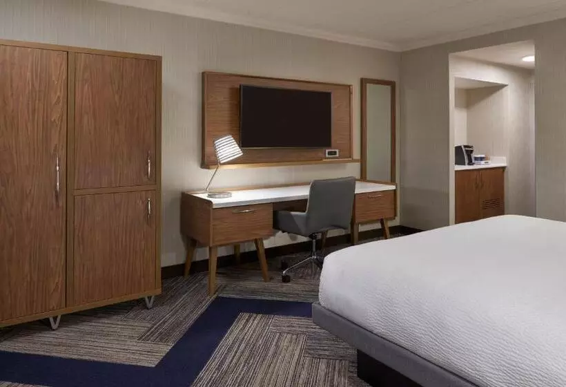 اتاق استاندارد با تخت بزرگ, Four Points By Sheraton Windsor Downtown