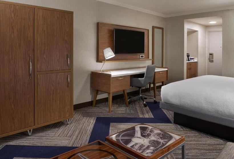 キングサイズベッドのスタンダードルーム, Four Points By Sheraton Windsor Downtown