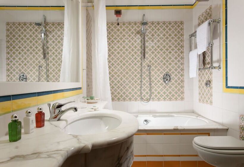 オーシャンビューのプレミアムルーム。, Grand Hotel Capodimonte