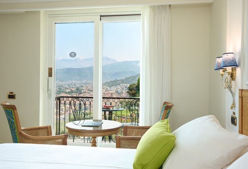 オーシャンビューのプレミアムルーム。, Grand Hotel Capodimonte