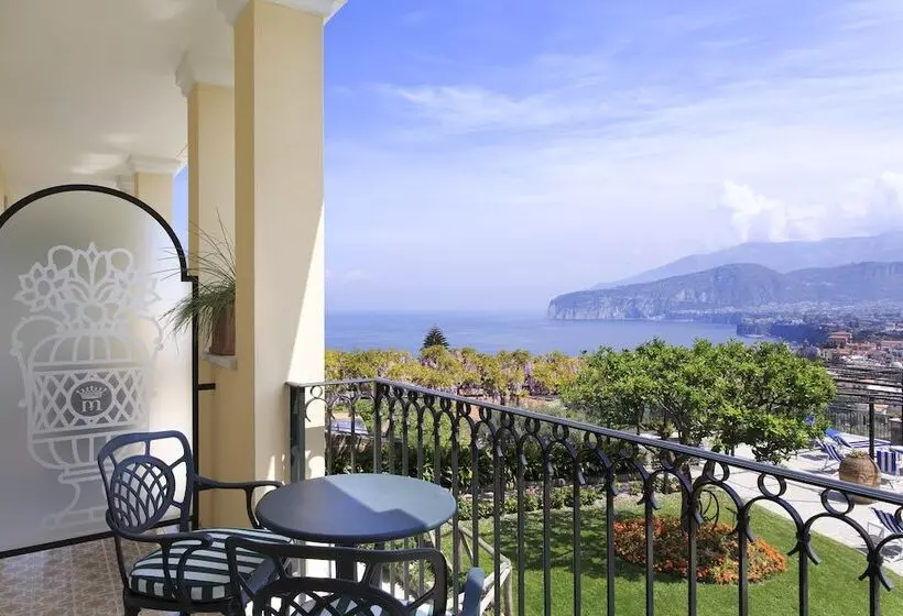 اتاق پرمیوم با چشم‌انداز دریا, Grand Hotel Capodimonte