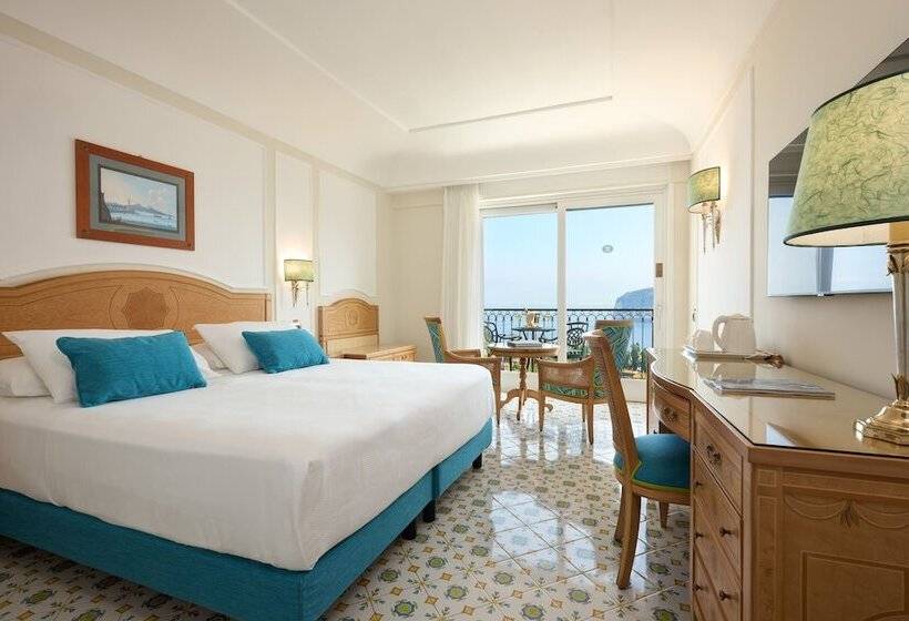 オーシャンビューのプレミアムルーム。, Grand Hotel Capodimonte