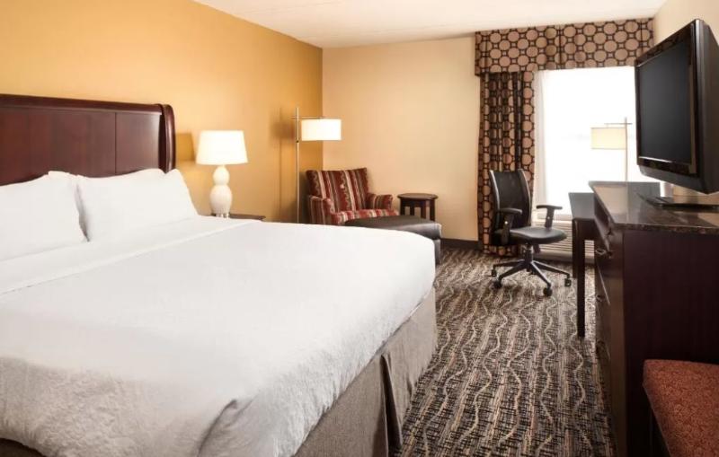 身障者適用キングサイズベッドルーム, Holiday Inn Dubuque/galena, An Ihg
