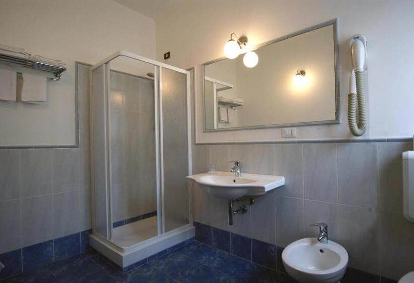 スタンダードルーム, Liberty