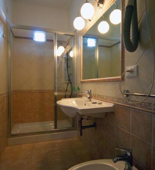 スタンダードトリプルルーム, Liberty