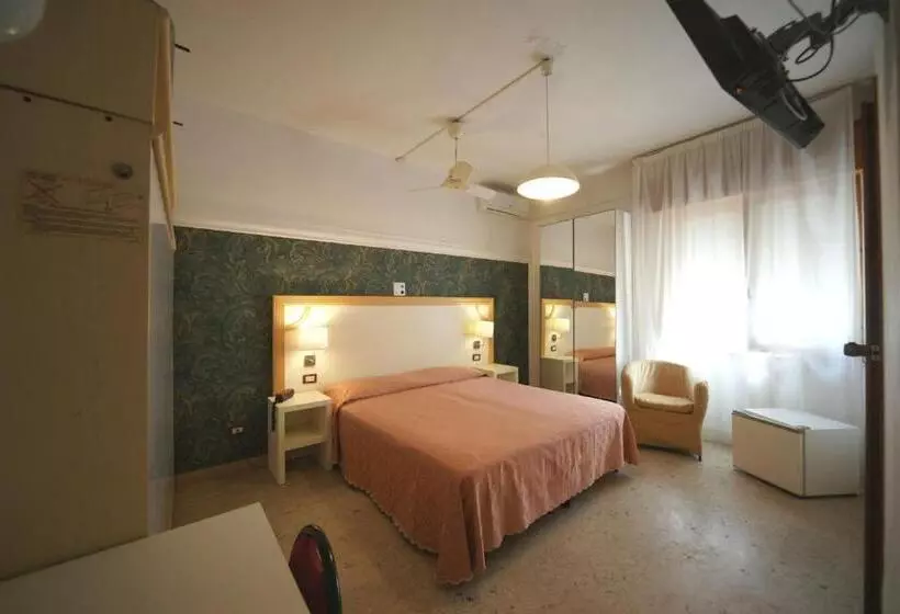 Standard Kolmen Hengen Huone, Liberty