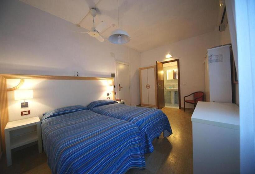 スタンダードトリプルルーム, Liberty