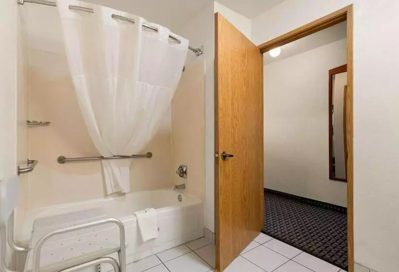 身障者適用スタンダードルーム, Quality Inn Cheyenne I25 South