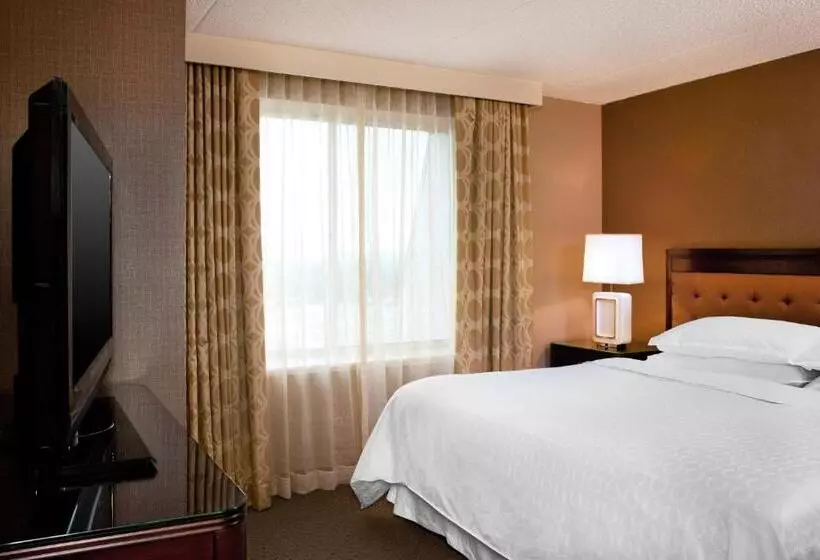 キングサイズベッドのジュニアスイート, Sheraton Great Valley