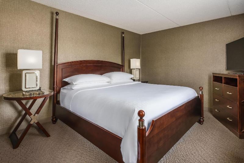Номер Клуб Кровать Кинг, Sheraton Great Valley