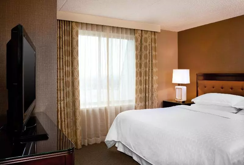 キングサイズベッドのクラブルーム, Sheraton Great Valley