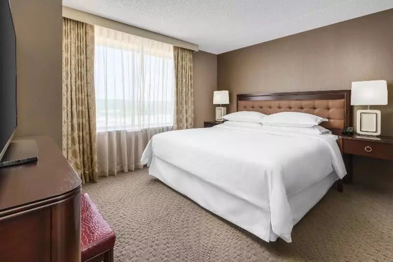 キングサイズベッドのジュニアスイート, Sheraton Great Valley