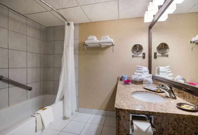 جناح, Best Western Plus Norwester Hotel & Conference Centre