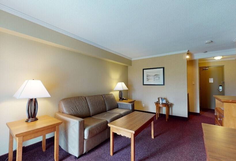 جناح, Best Western Plus Norwester Hotel & Conference Centre