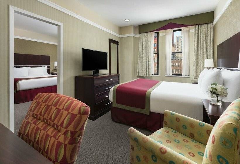 家庭间, The At Times Square