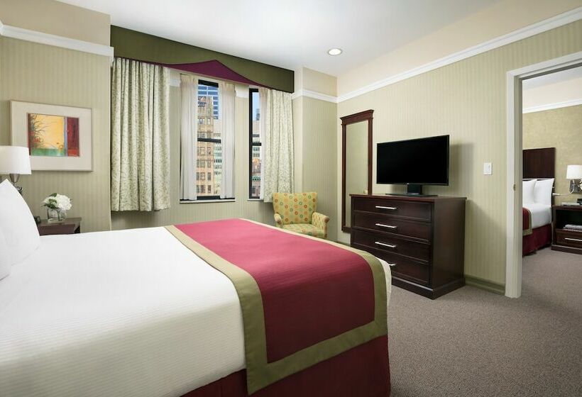 家庭间, The At Times Square