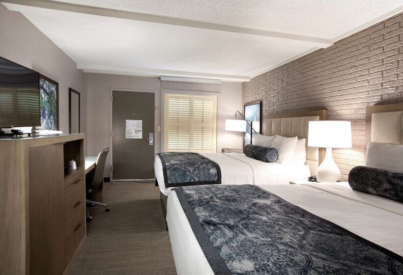 带2个双人床的标准工作室, Best Western Savannah Historic District