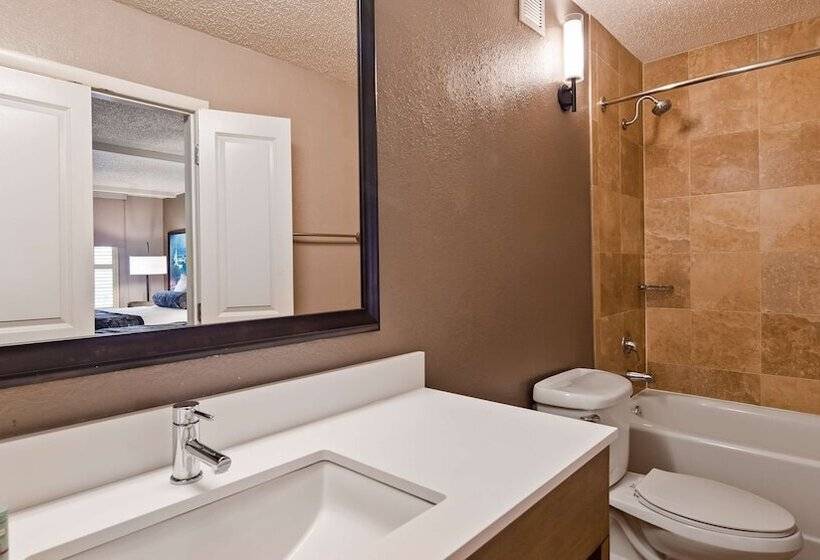 带2个双人床的标准工作室, Best Western Savannah Historic District