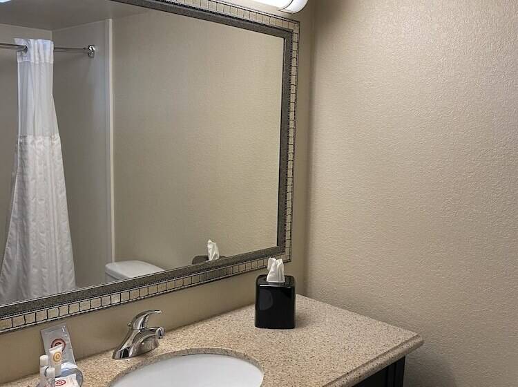 غرفه قياسيه سريرين مزدوجين, Comfort Inn Oak Ridge  Knoxville