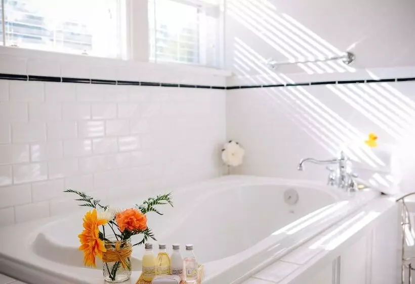 スタンダードルーム, Dashwood Manor Seaside Bed & Breakfast