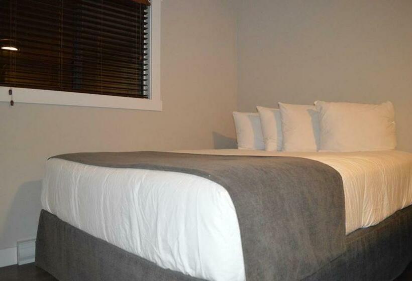 סוויטה משפחתית, Driftwood Inn