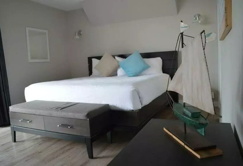 Perhesviitti, Driftwood Inn