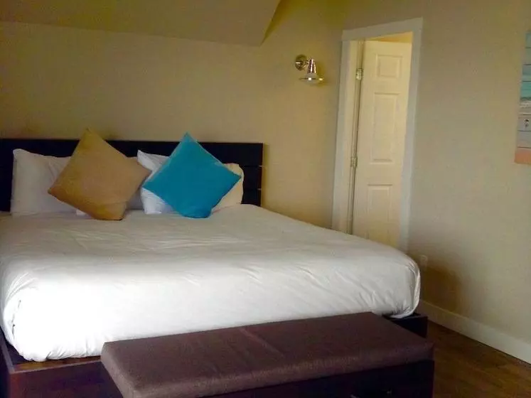 1 Bedroom Penthouse Apartment, Driftwood Inn