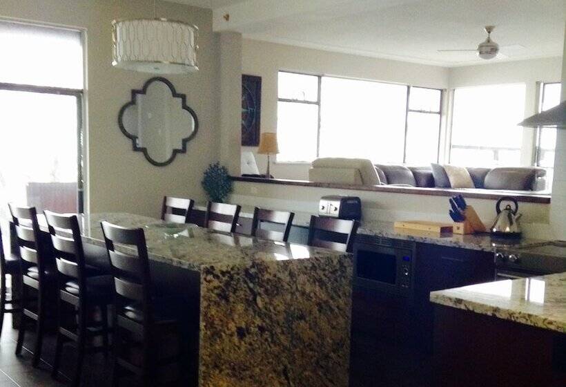 דירת פנטהאוז 1 חדרי שינה, Driftwood Inn