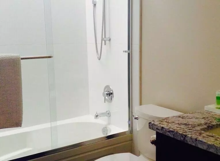 1 Bedroom Penthouse Apartment, Driftwood Inn