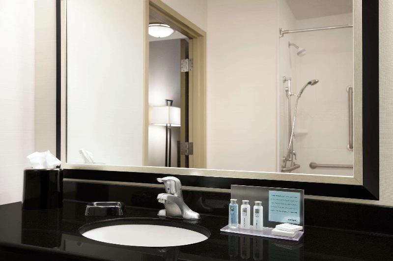 스위트 킹사이즈 침대, Jamaica Bay Inn Marina Del Rey Tapestry Collection By Hilton