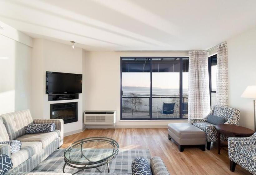 자쿠지 스위트, Ocean Promenade